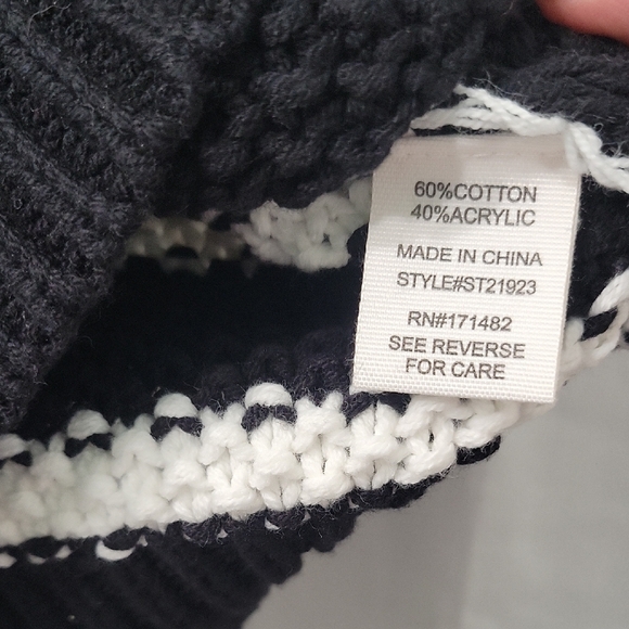 Moon & Madison Women's Striped Knit Sleeveless Crop Vest Sweater Size XS - Picture 4 of 8